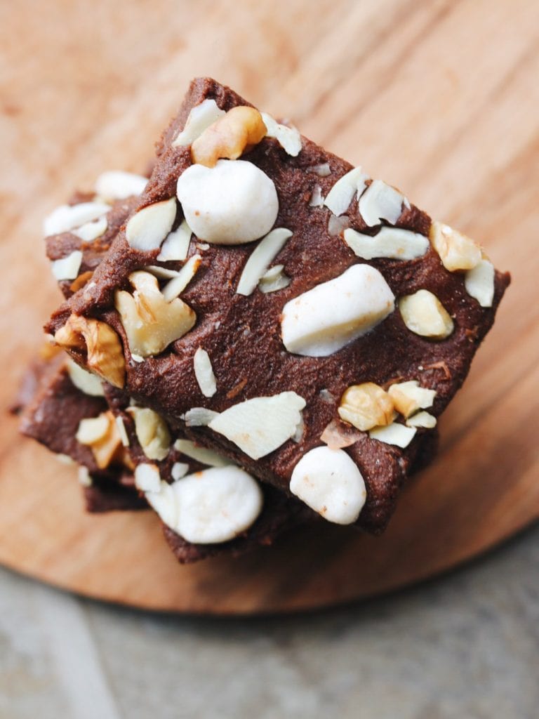 No Bake Vegan Rocky Road Brownies - Easy Healthy Recipe #vegan #plantbased