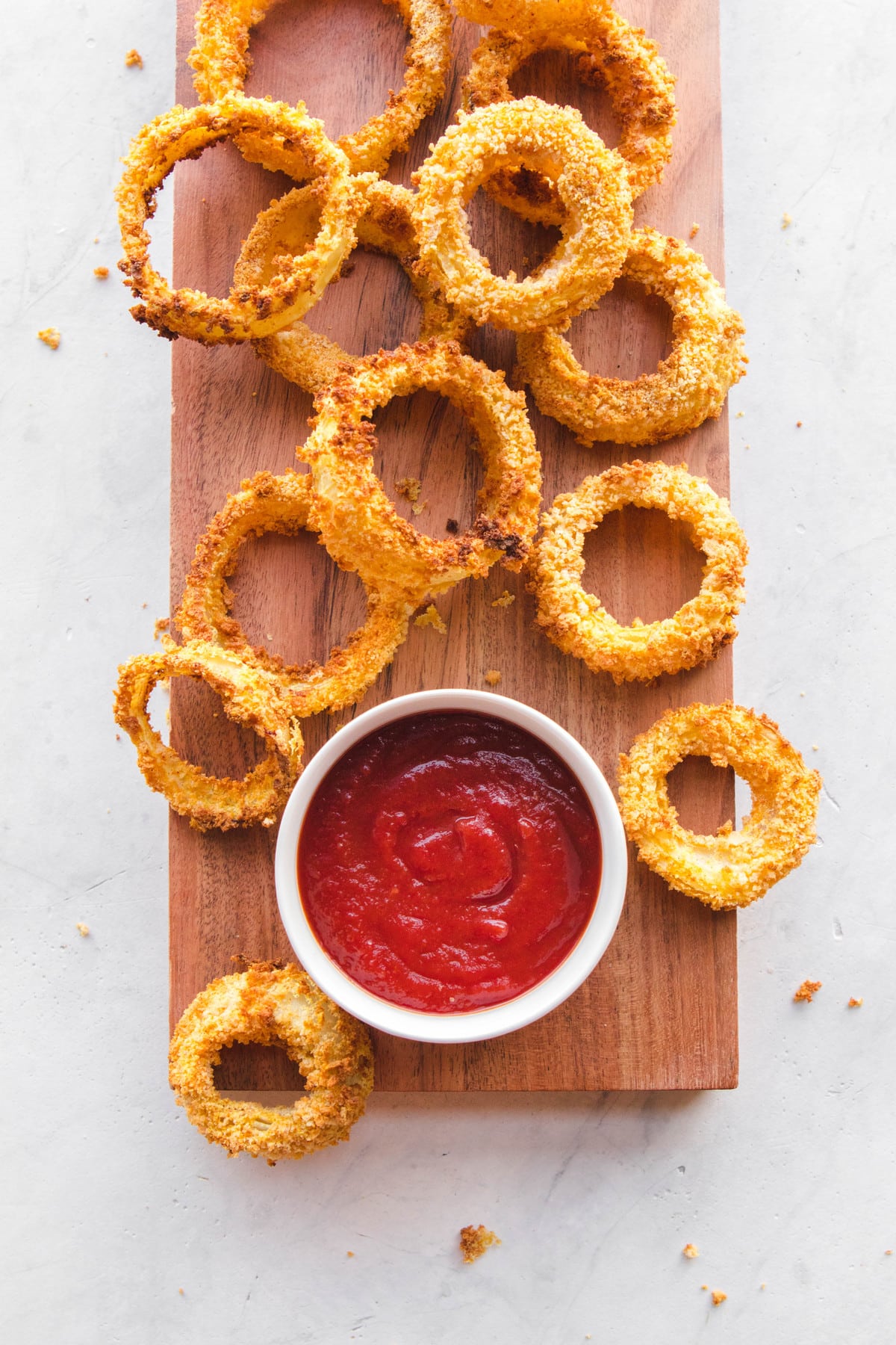 These Healthy Vegan Onion Rings are Fat Free and an easy Side Dish! #plantbased #onionrings #vegan #healthy #oilfree #easyrecipe #fatfree