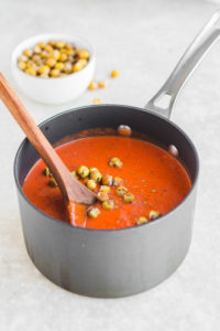 This Vegan Tomato & Red Pepper Soup is an easy weeknight dinner and perfect for meal prep! #vegan #mealprep #plantbased #tomatosoup #glutenfree #oilfree