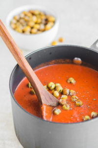 This 10 Ingredient Vegan Tomato & Red Pepper Soup is an easy weeknight dinner and perfect for meal prep! #vegan #mealprep #plantbased #tomatosoup #glutenfree #oilfree