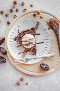 This Chocolate Hazelnut Pudding Pie tastes like healthy Nutella! Vegan, Gluten Free, Grain Free, and only 6 Ingredients #vegan #plantbased #grainfree #pie #puddingpie #chocolate #dessert #hazelnut