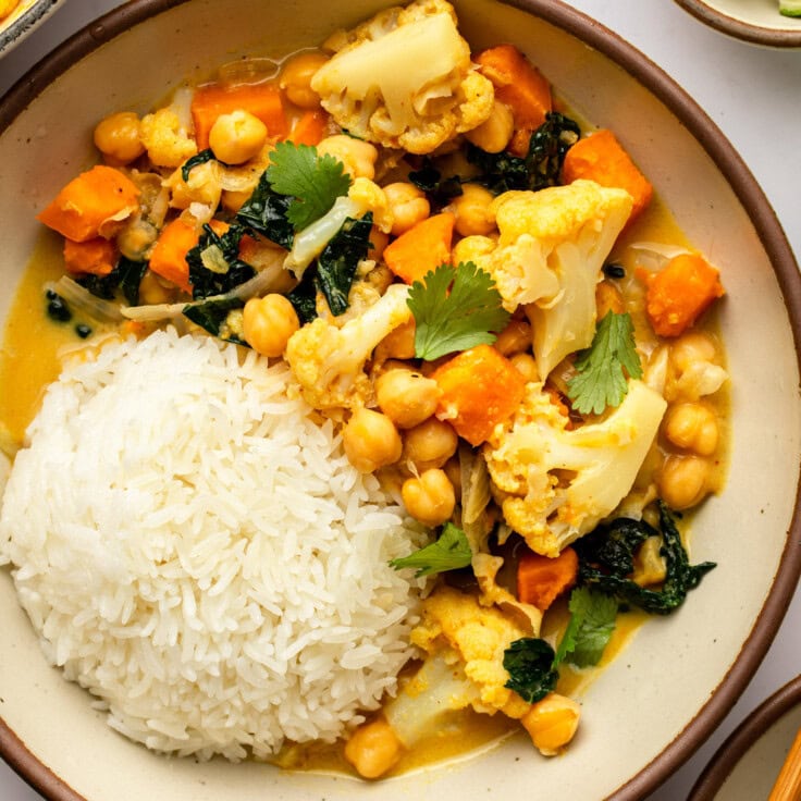 Easy Yellow Cauliflower Chickpea Curry with Coconut Milk - From My Bowl